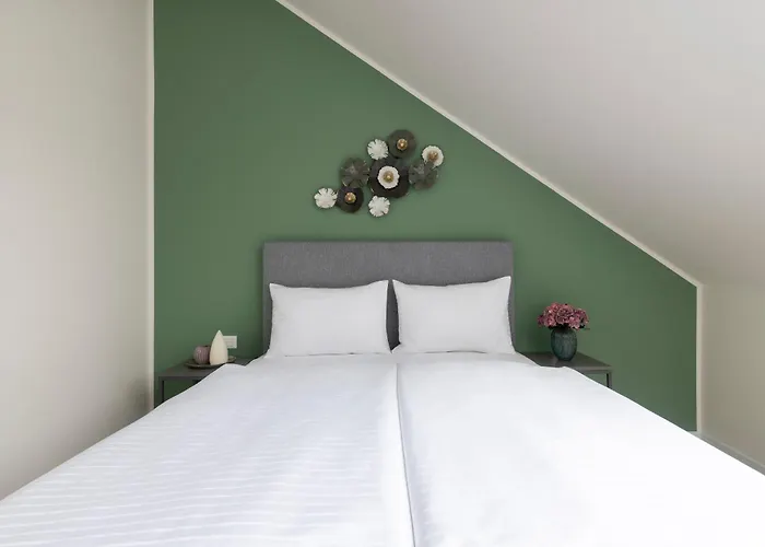 Kinsky Garden Apartments And Suites By Dwellfort Prag